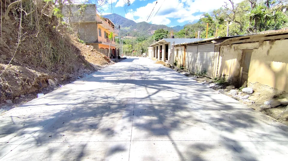 Avance de obra — Gasolinera Mayén, Colegio Valle del Urram y cruce
