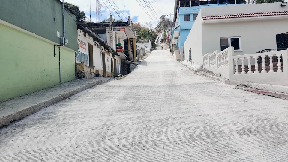 Avance de obra — Lateral de la Municipalidad hacia el antiguo Centro de Salud